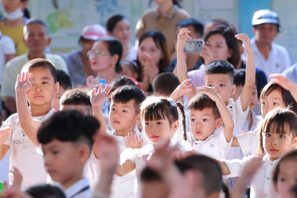 Hơn 1 triệu học sinh Hải Phòng phấn khởi trong ngày hội đến trường