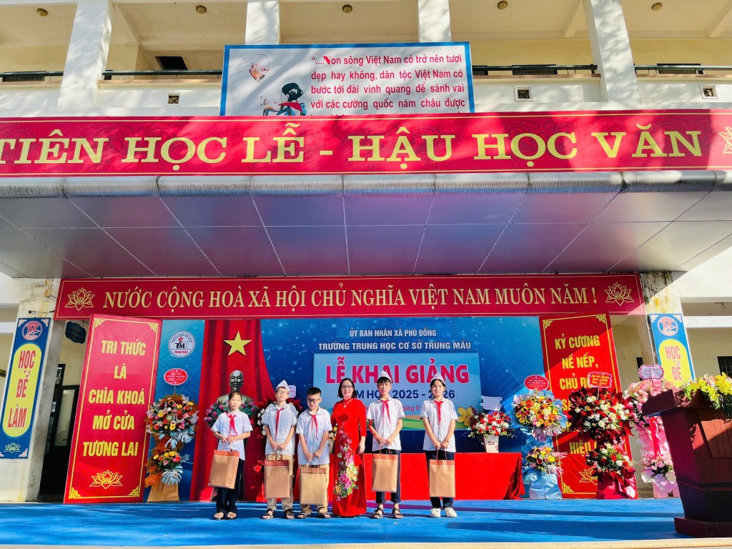 Xã Phù Đổng: Rộn ràng Lễ khai giảng năm học mới