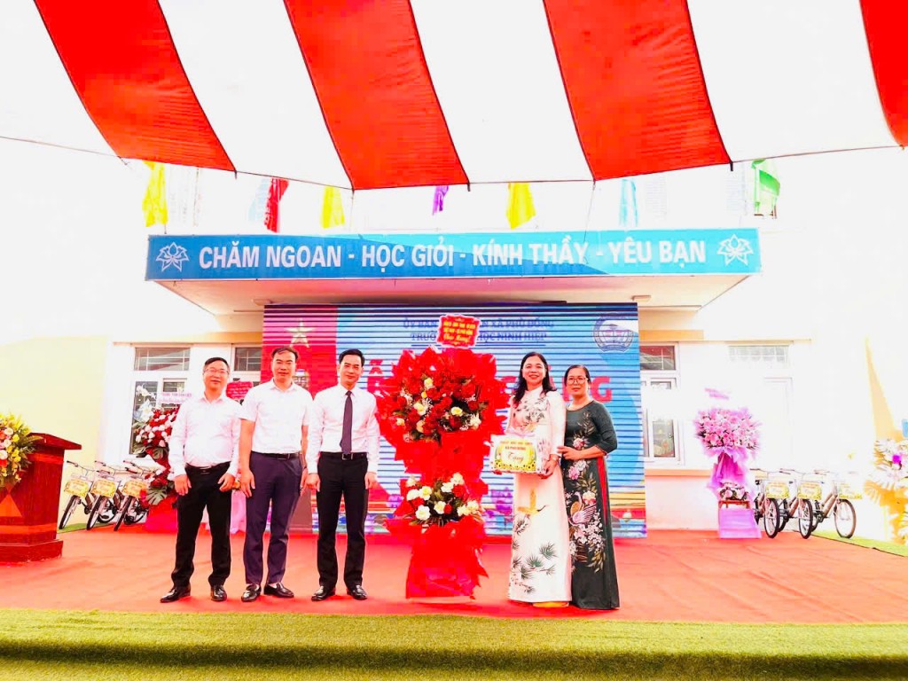Xã Phù Đổng: Rộn ràng Lễ khai giảng năm học mới Xã Phù Đổng: Rộn ràng Lễ khai giảng năm học mới