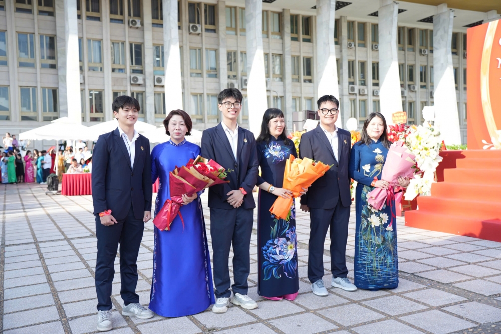 Thầy trò THPT Việt Đức rèn đức, luyện tài, đáp ứng yêu cầu hội nhập toàn cầu Thầy trò THPT Việt Đức rèn đức, luyện tài, đáp ứng yêu cầu hội nhập toàn cầu