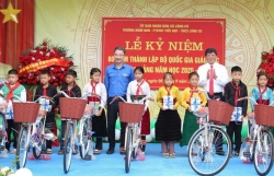 Bí thư T.Ư Đoàn cùng chào năm học mới nơi địa đầu Tổ quốc