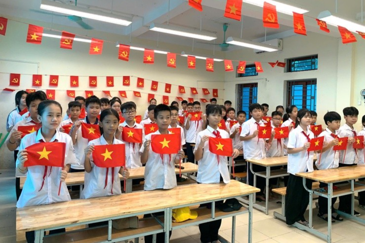 Các em học sinh xã Quốc Oai trong ngày khai giảng 