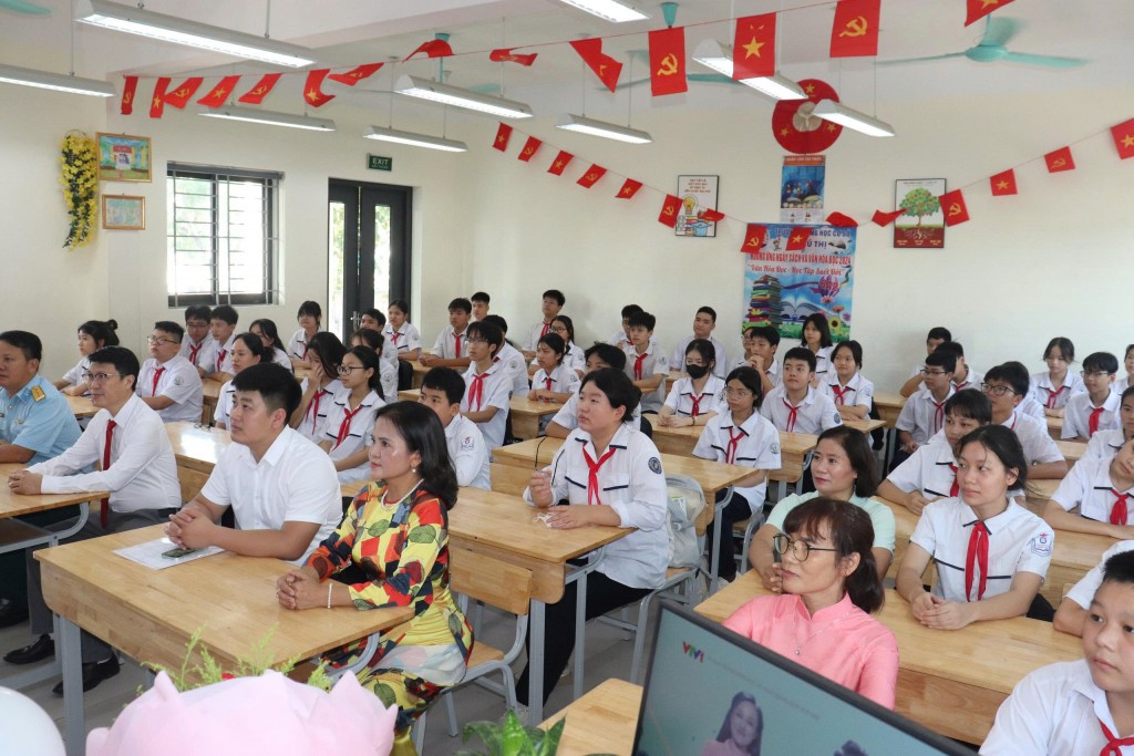 Hơn 15.700 học sinh xã Thuận An hân hoan chào đón năm học mới