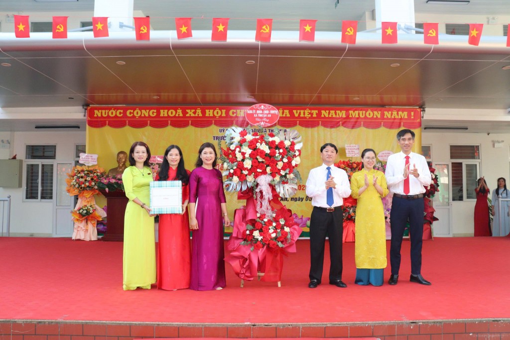 Hơn 15.700 học sinh xã Thuận An hân hoan chào đón năm học mới