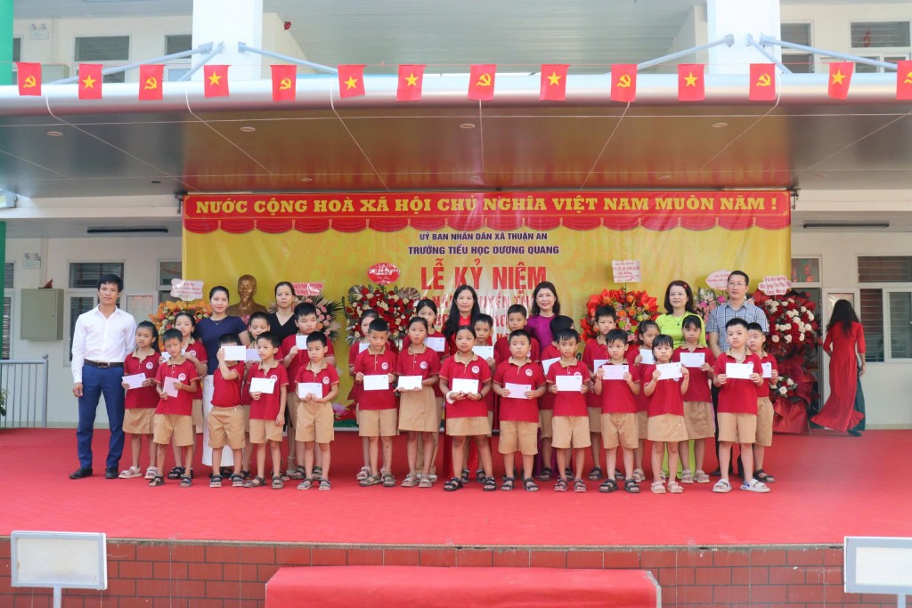 Hơn 15.700 học sinh xã Thuận An hân hoan chào đón năm học mới