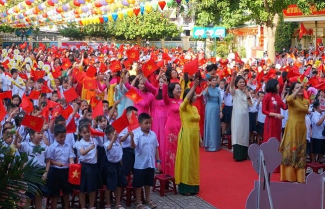 Thầy, trò Tiểu học Văn Yên rộn ràng chào năm học mới