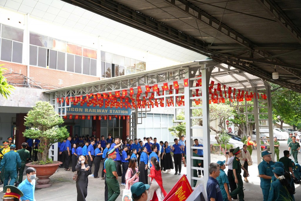 Nhận được sự chào đón nồng nhiệt từ người dân Nhận được sự chào đón nồng nhiệt từ người dân