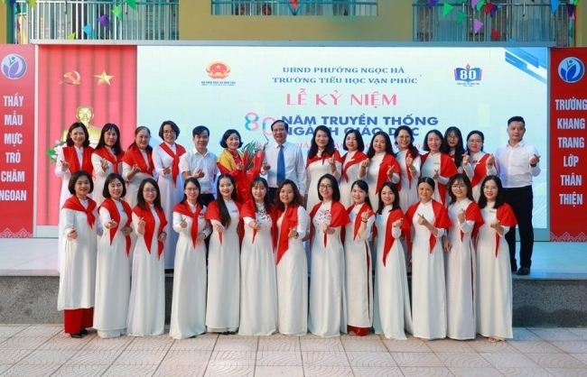 Thi đua dạy tốt, học tốt, gắn với xây dựng “Trường học hạnh phúc”