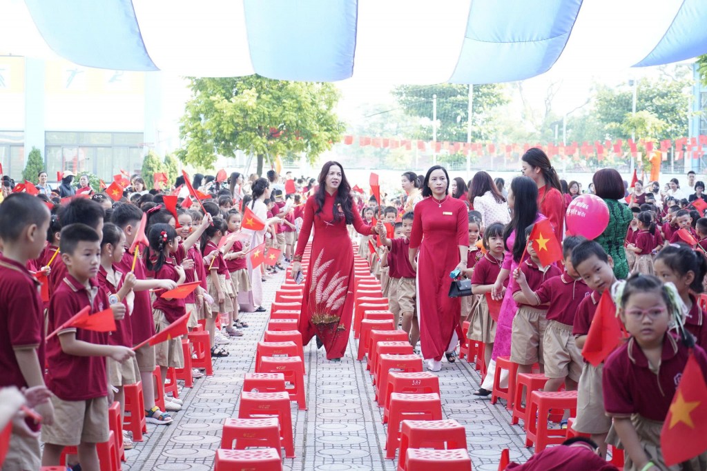 Hơn 20.000 học sinh xã Gia Lâm nô nức bước vào năm học mới