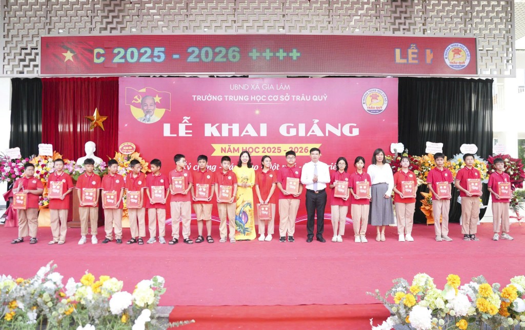 Hơn 20.000 học sinh xã Gia Lâm nô nức bước vào năm học mới