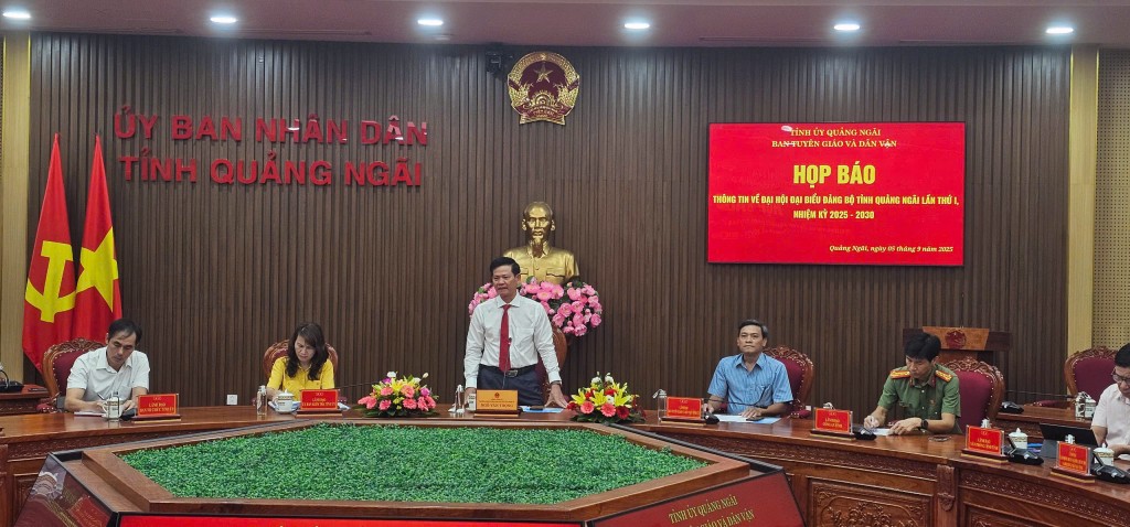 450 đại biểu đại diện cho hơn 92.900 đảng viên chính thức tham dự