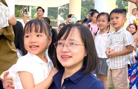 Trong veo mắt trẻ, ấm tình cô trò