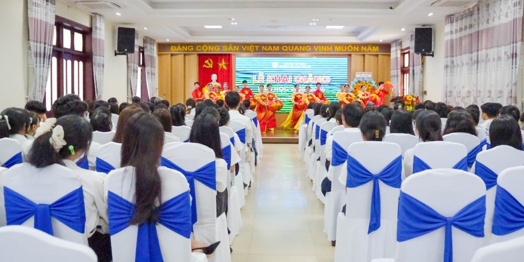 Toàn cảnh tại buổi lễ khai giảng Toàn cảnh tại buổi lễ khai giảng