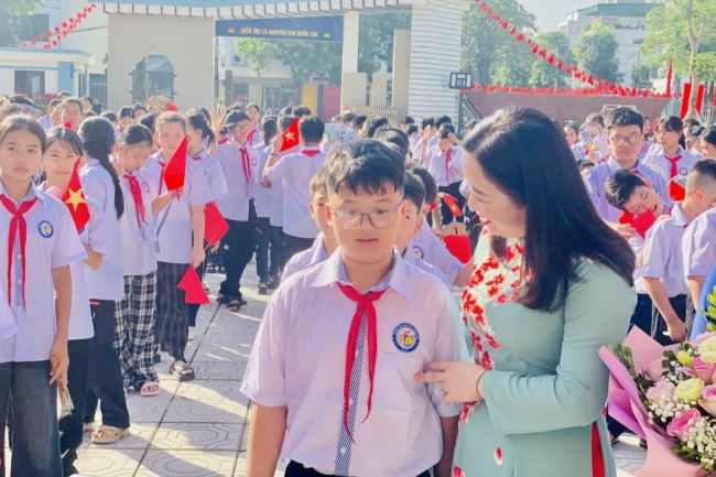 Tiếng trống trường Vân Đình ngân vang mở đầu năm học mới