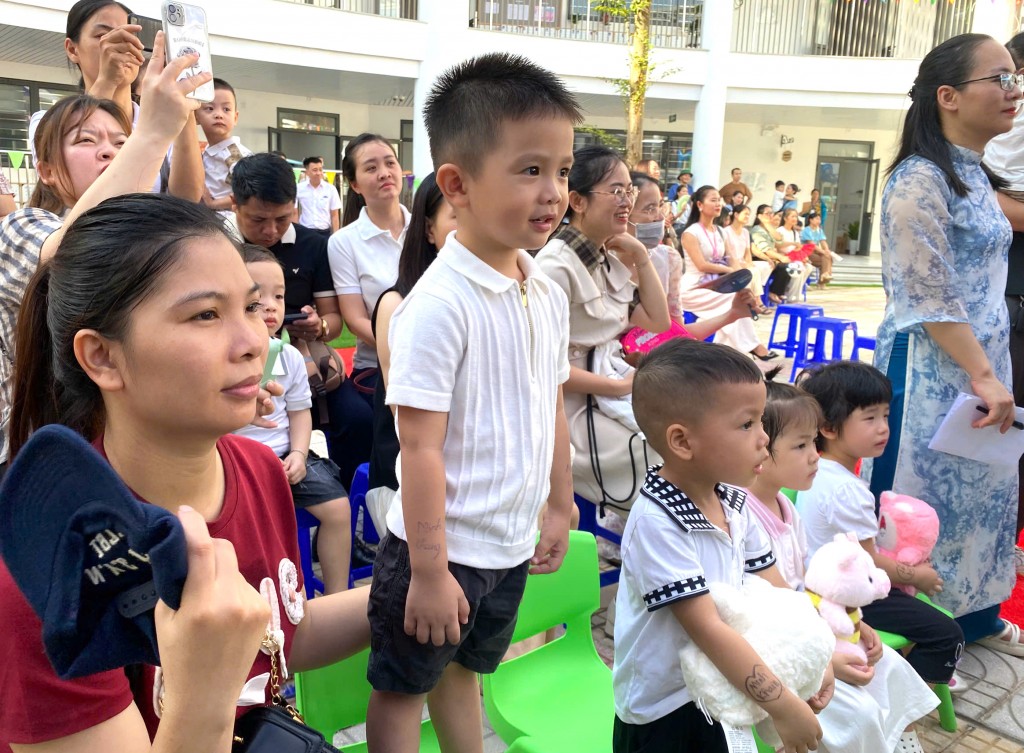 Phụ huynh, học sinh mần non