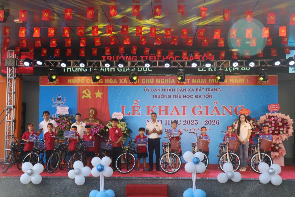 Học sinh Bát Tràng rộn ràng đón chào năm học mới 2025 - 2026