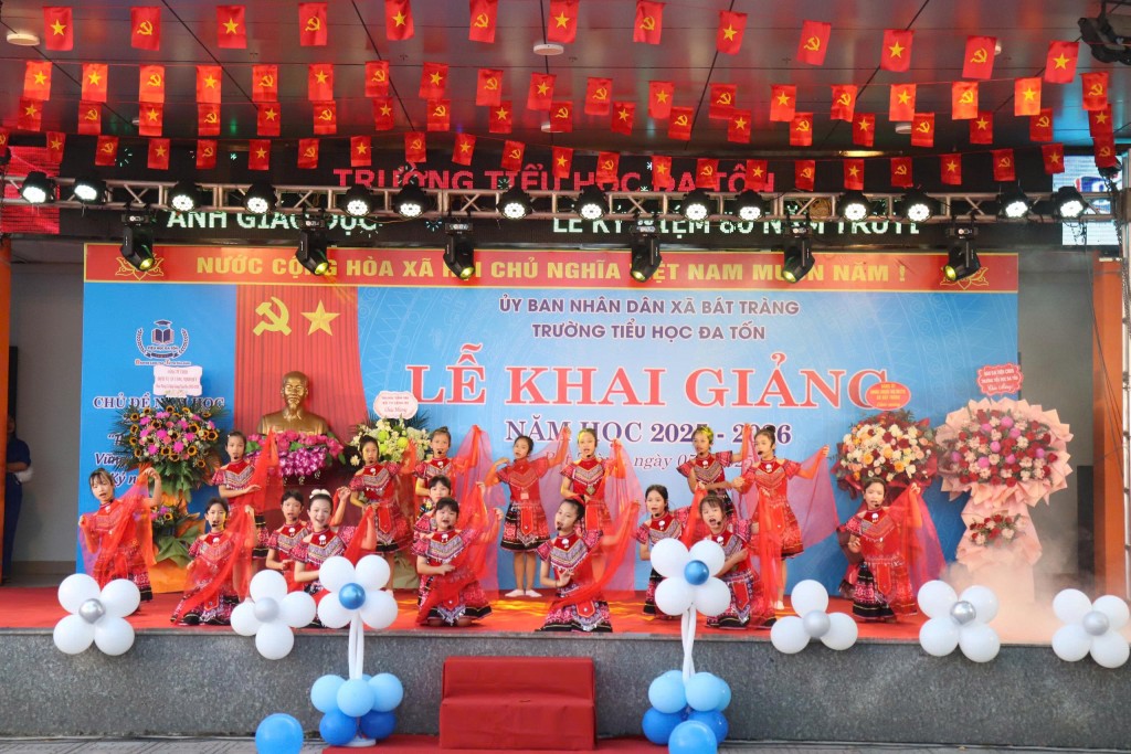 Học sinh Bát Tràng rộn ràng đón chào năm học mới 2025 - 2026