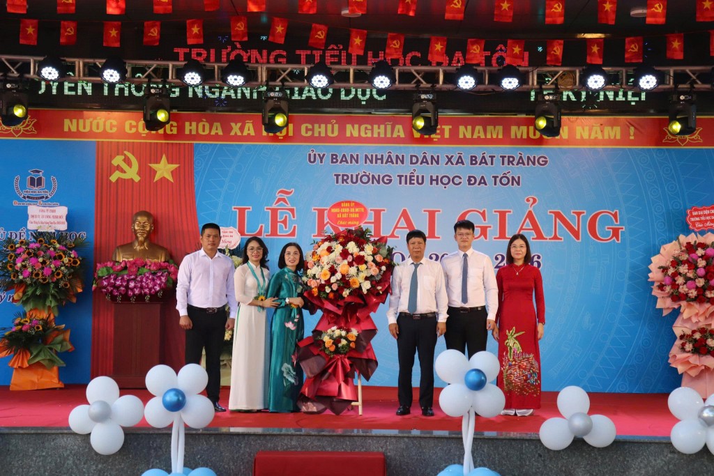Học sinh Bát Tràng rộn ràng đón chào năm học mới 2025 - 2026