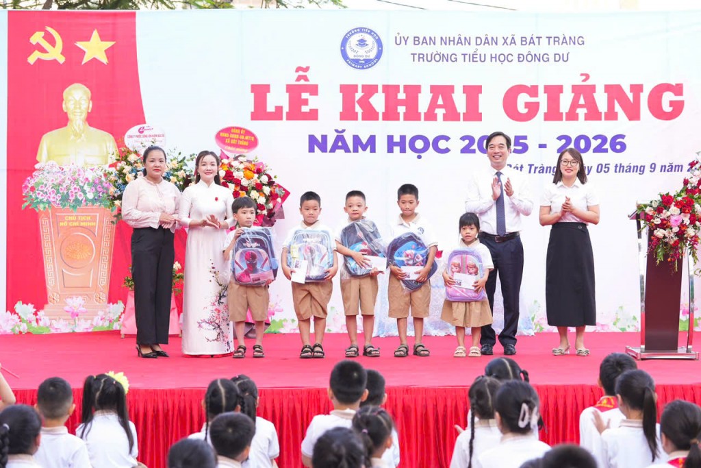 Học sinh Bát Tràng rộn ràng đón chào năm học mới 2025 - 2026