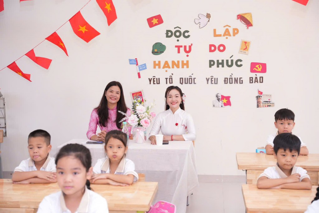 Học sinh Bát Tràng rộn ràng đón chào năm học mới 2025 - 2026