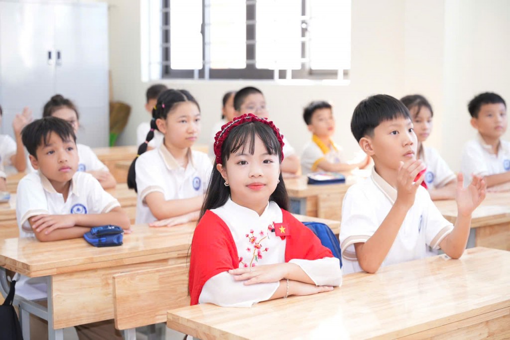 Học sinh Bát Tràng rộn ràng đón chào năm học mới 2025 - 2026