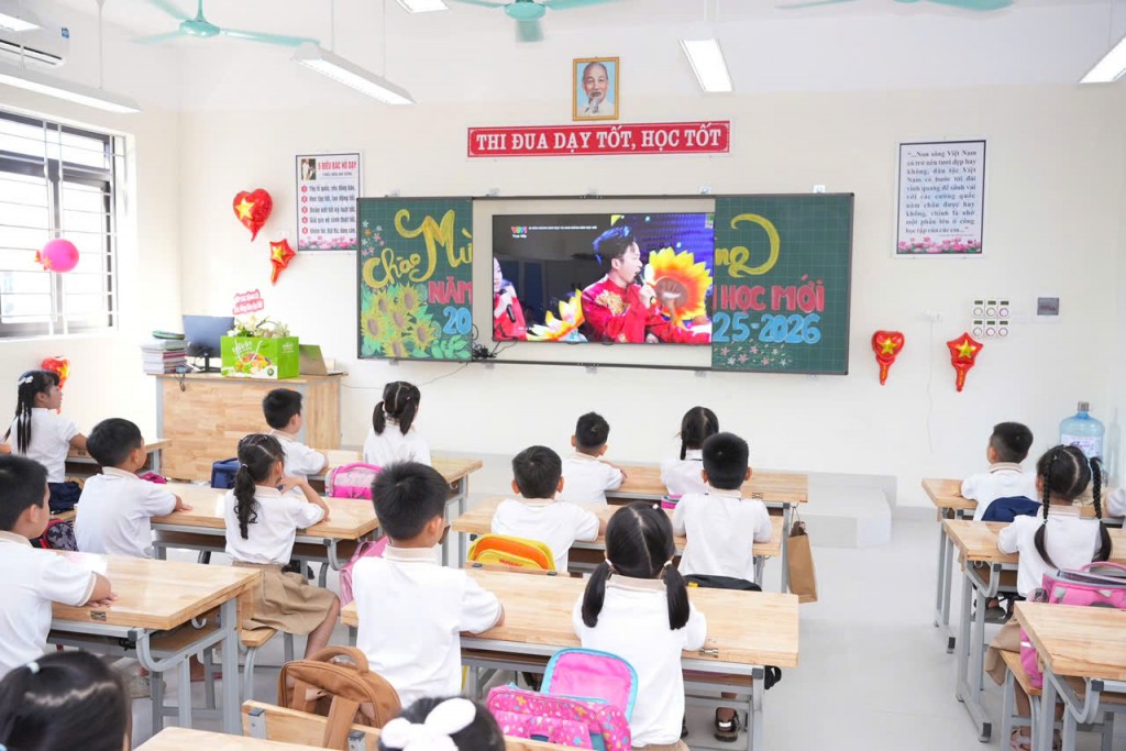 Học sinh Bát Tràng rộn ràng đón chào năm học mới 2025 - 2026