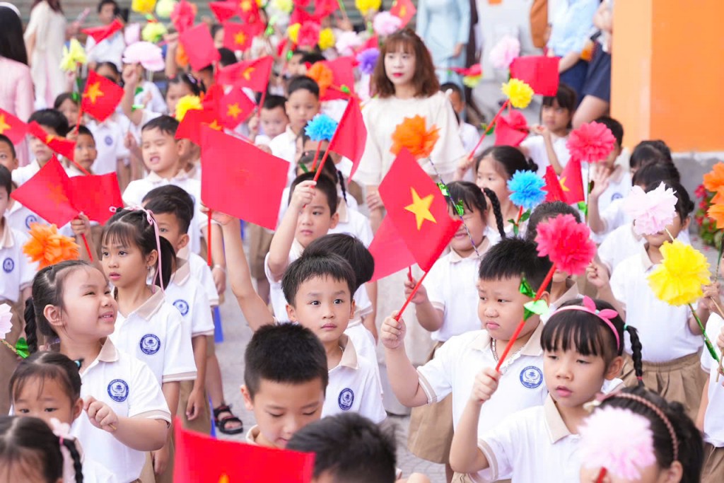 Học sinh Bát Tràng rộn ràng đón chào năm học mới 2025 - 2026