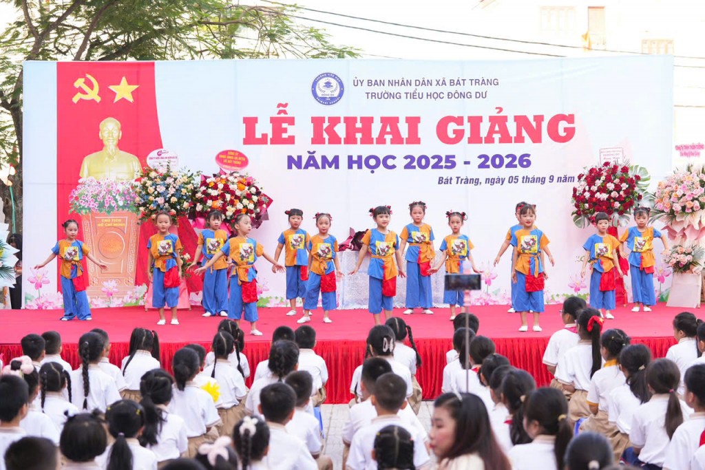 Học sinh Bát Tràng rộn ràng đón chào năm học mới 2025 - 2026