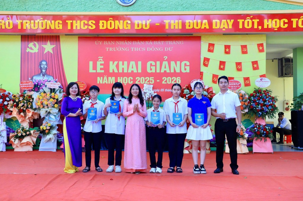 Học sinh Bát Tràng rộn ràng đón chào năm học mới 2025 - 2026