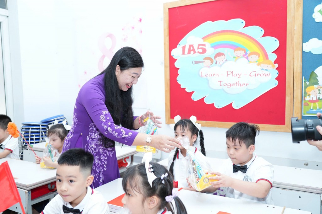 Khai giảng năm học mới cùng thầy và trò Trường Tiểu học Tây Sơn Khai giảng năm học mới cùng thầy và trò Trường Tiểu học Tây Sơn