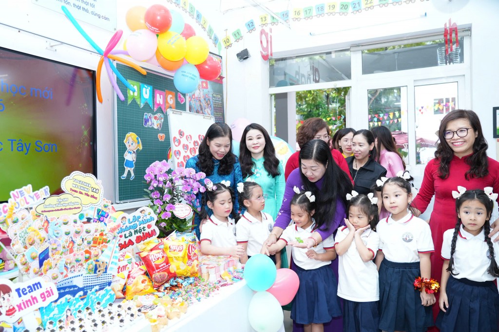 Khai giảng năm học mới cùng thầy và trò Trường Tiểu học Tây Sơn Khai giảng năm học mới cùng thầy và trò Trường Tiểu học Tây Sơn