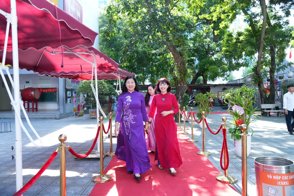 Khai giảng năm học mới cùng thầy và trò Trường Tiểu học Tây Sơn Khai giảng năm học mới cùng thầy và trò Trường Tiểu học Tây Sơn