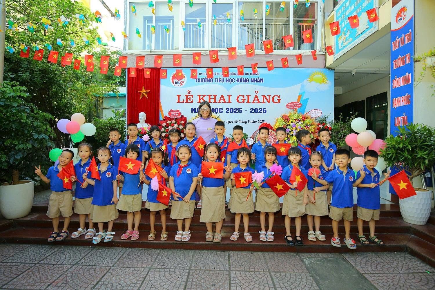 Thủ đô tưng bừng khai giảng năm học mới - đánh dấu quyết tâm đổi mới giáo dục Thủ đô tưng bừng khai giảng năm học mới - đánh dấu quyết tâm đổi mới giáo dục
