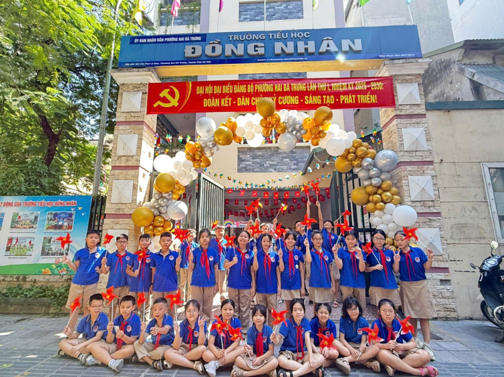 Cô trò trường Tiểu học Đồng Nhân tưng bừng khai giảng năm học mới
