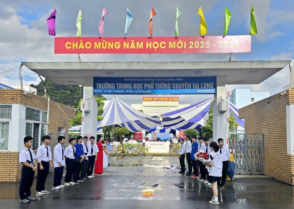 Khai giảng tại trường THPT Chuyên Hạ Long