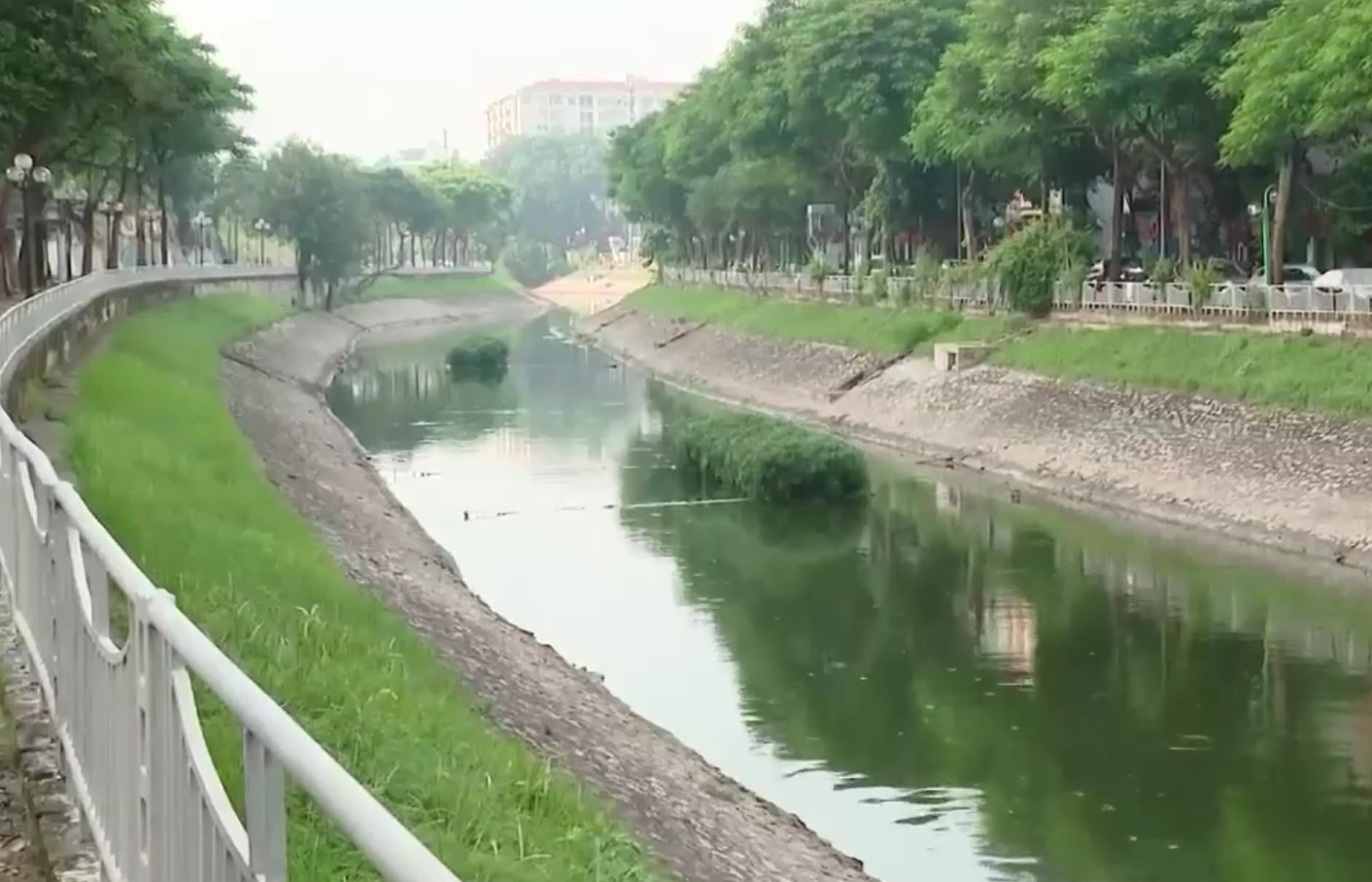 Nước sông Tô Lịch cải thiện sau dự án thu gom nước thải