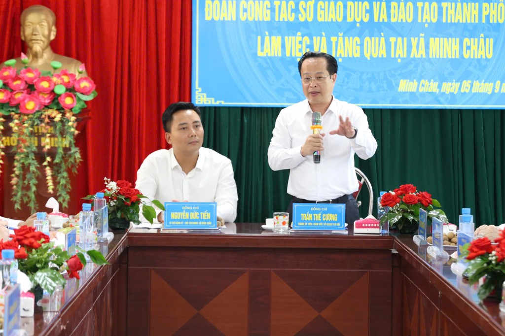 Đồng chí Trần Thế Cương - Giám đốc Sở GD&ĐT Hà Nội phát biểu tại buổi thăm và làm việc với lãnh đạo xã Minh Châu 