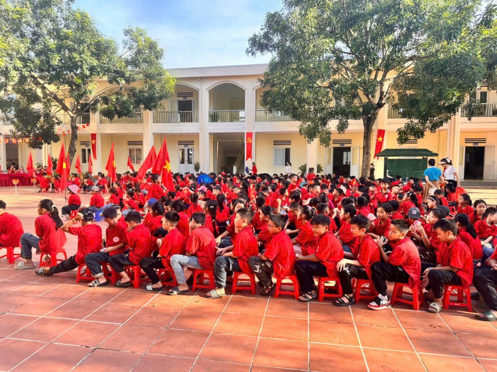 Các trường học trên địa bàn xã Phúc Sơn đón năm học mới trong sắc đỏ Các trường học trên địa bàn xã Phúc Sơn đón năm học mới trong sắc đỏ