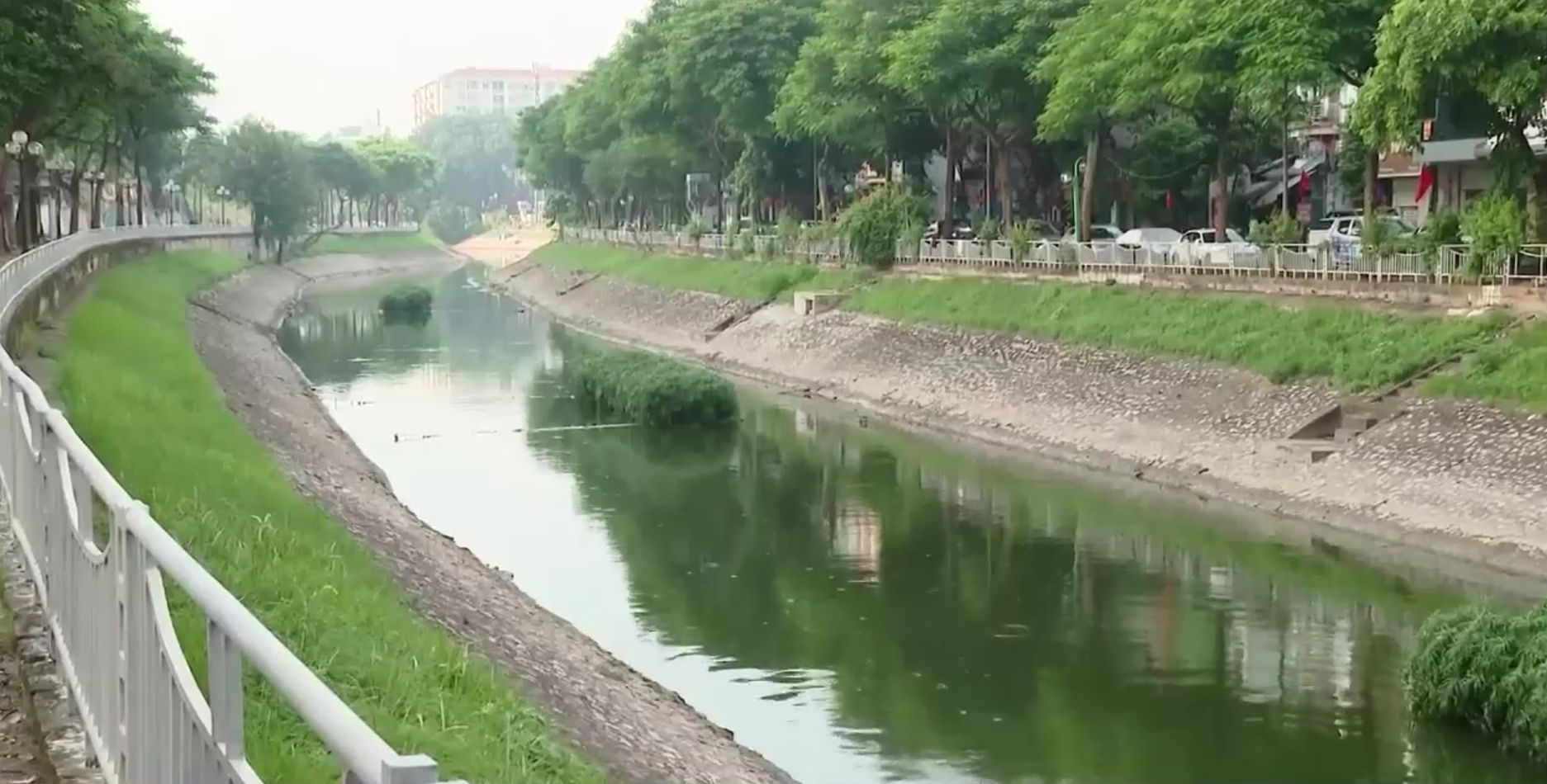 Nước sông Tô Lịch cải thiện sau dự án thu gom nước thải