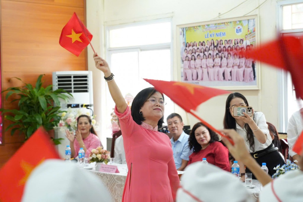Phần hội chào đón học sinh sôi động của nhà trường