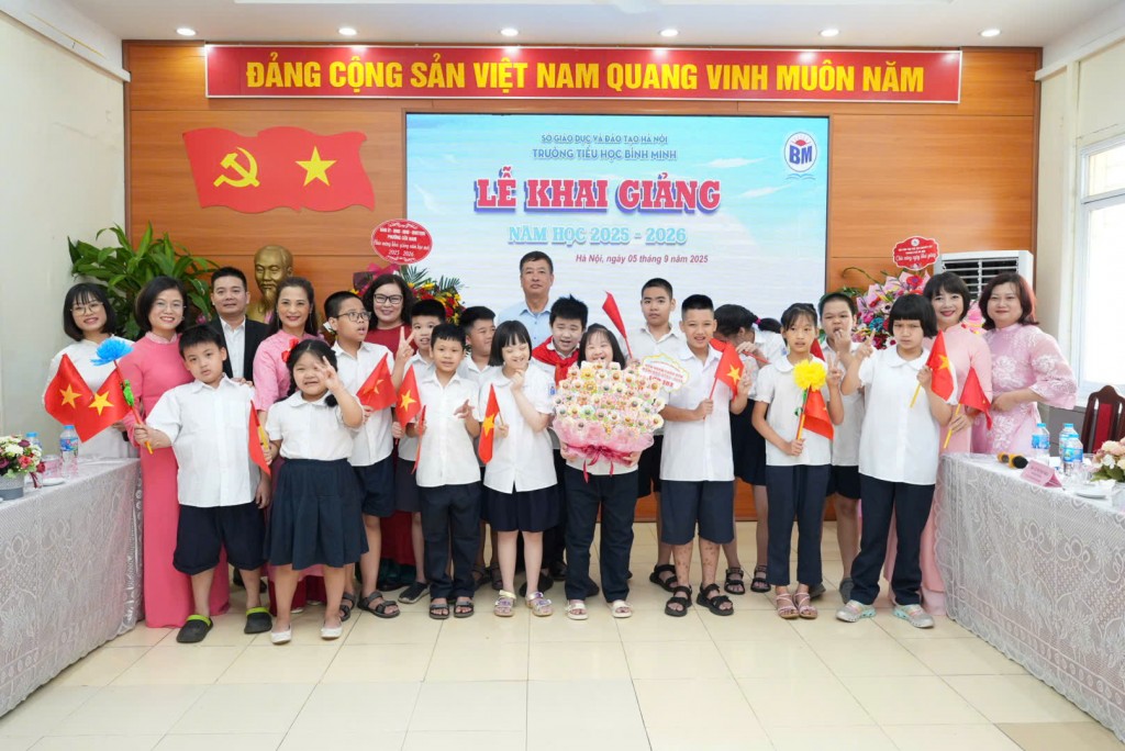 Lễ khai giảng năm học mới trong ngôi nhà Tiểu học Bình Minh