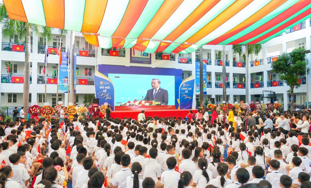 Khoảnh khắc ấn tượng tại Lễ khai giảng của Hệ thống Giáo dục Lý Thái Tổ Khoảnh khắc ấn tượng tại Lễ khai giảng của Hệ thống Giáo dục Lý Thái Tổ