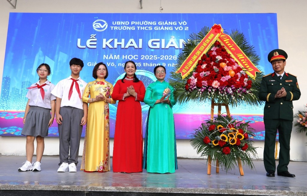 Thầy trò trường THCS Giảng Võ 2 tự tin bước vào năm học mới Thầy trò trường THCS Giảng Võ 2 tự tin bước vào năm học mới