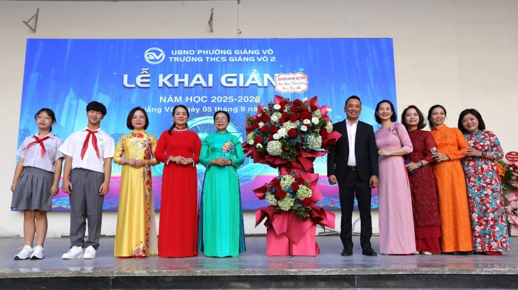 Thầy trò trường THCS Giảng Võ 2 tự tin bước vào năm học mới Thầy trò trường THCS Giảng Võ 2 tự tin bước vào năm học mới