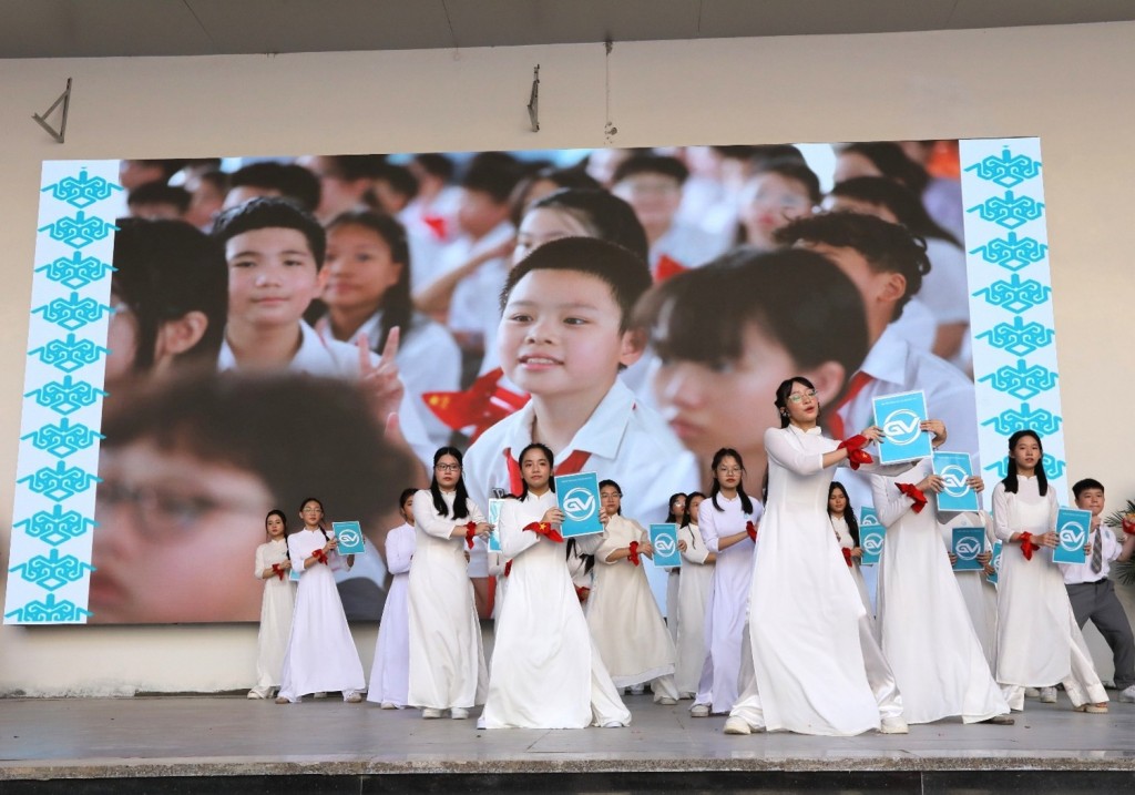 Thầy trò trường THCS Giảng Võ 2 tự tin bước vào năm học mới Thầy trò trường THCS Giảng Võ 2 tự tin bước vào năm học mới