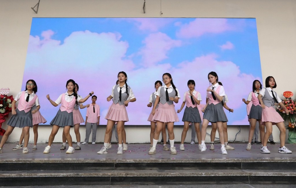 Thầy trò trường THCS Giảng Võ 2 tự tin bước vào năm học mới Thầy trò trường THCS Giảng Võ 2 tự tin bước vào năm học mới