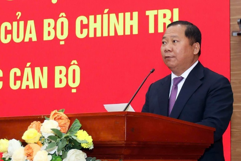 Đồng chí Nguyễn Phi Long phát biểu nhận nhiệm vụ.