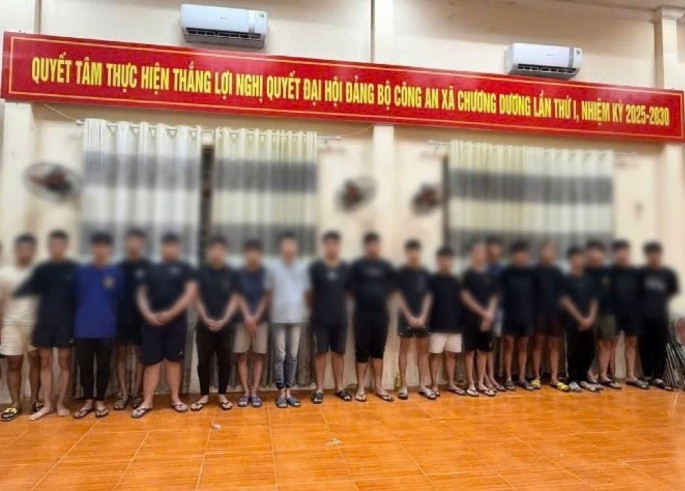 Các đối tượng trong nhóm “quái xế” vác dao kiếm truy đuổi người đi đường ở xã Chương Dương