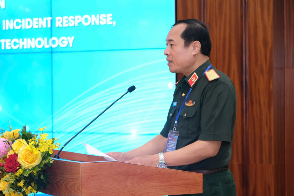 Thiếu tướng Nguyễn Đình Hiền Tư lệnh Binh chủng Hóa học Tổng Giám đốc trung tâm hành động Quốc gia (NACCET) phát biểu tại hội thảo