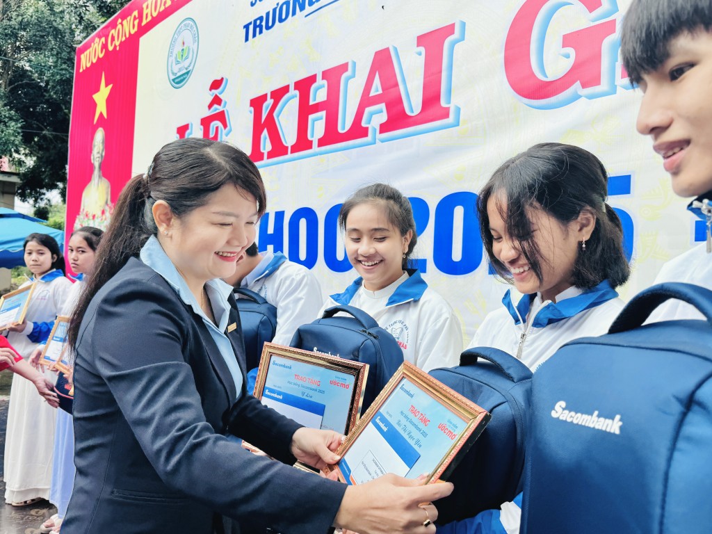 Trường THCS Phan Bội Châu, Quảng Ngãi Trường THCS Phan Bội Châu, Quảng Ngãi